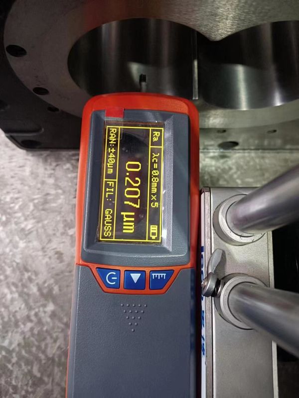 उच्च पॉलिश फिनिश एक्सट्रूज़न स्क्रू बैरल उच्च संक्षारण एक्सट्रूडर पार्ट्स पहनने प्रतिरोध