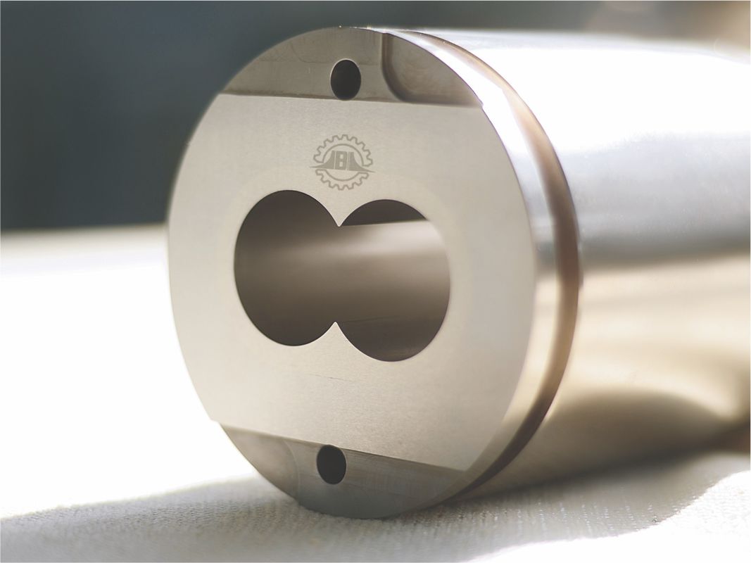 92 मिमी धातु रंग विधानसभा पेंच और बैरल मछली खाद्य extruder के लिए स्पेयर पार्ट्स Cr12MOV सामग्री की विशेषता