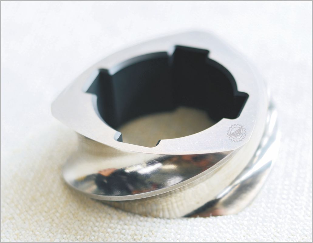 थ्री फ्लाइटेड ट्विन एक्सट्रूडर मशीन स्क्रू धातु रंग उच्च कतरनी एकरूपता एक्सट्रूडर स्क्रू तत्व