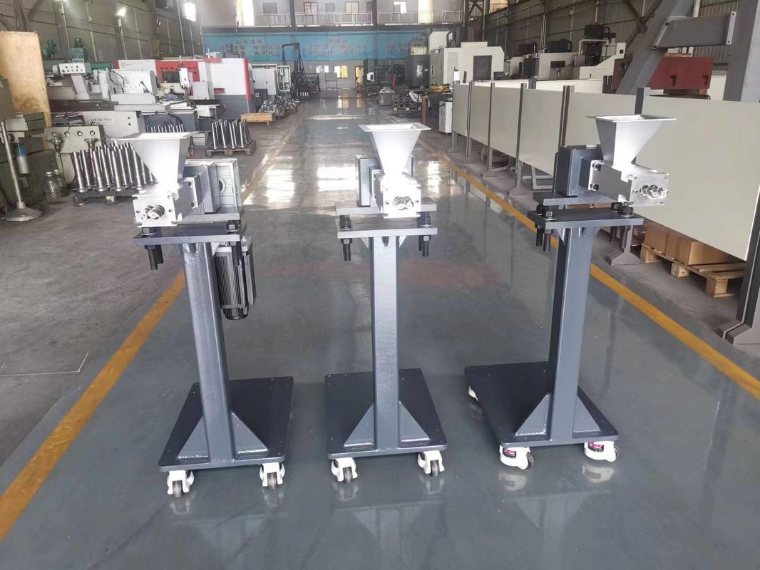 सह घूर्णन ट्विन स्क्रू एक्सट्रूडर मशीन पार्ट्स शाफ्ट स्क्रू सेगमेंट बैरल और साइड फीडर