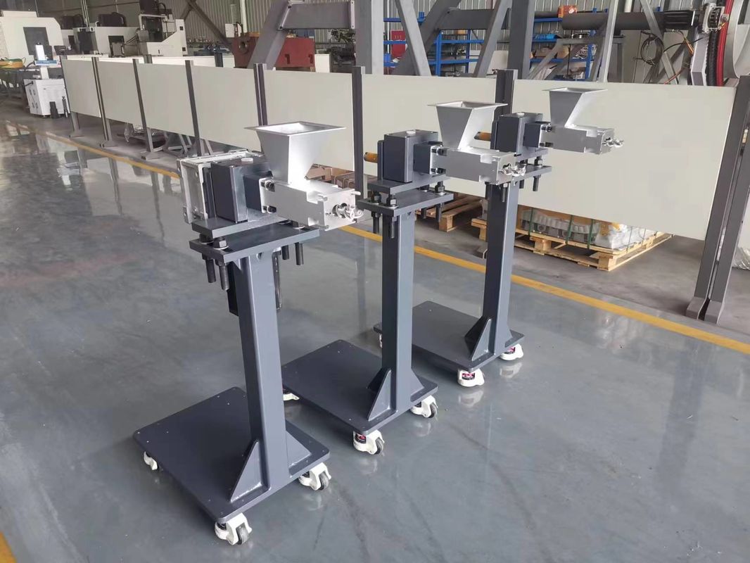 पीपी पीई पीओएम पीवीसी पीईटी उच्च दक्षता के लिए सह घूर्णन प्लास्टिक मशीनरी साइड फीडर