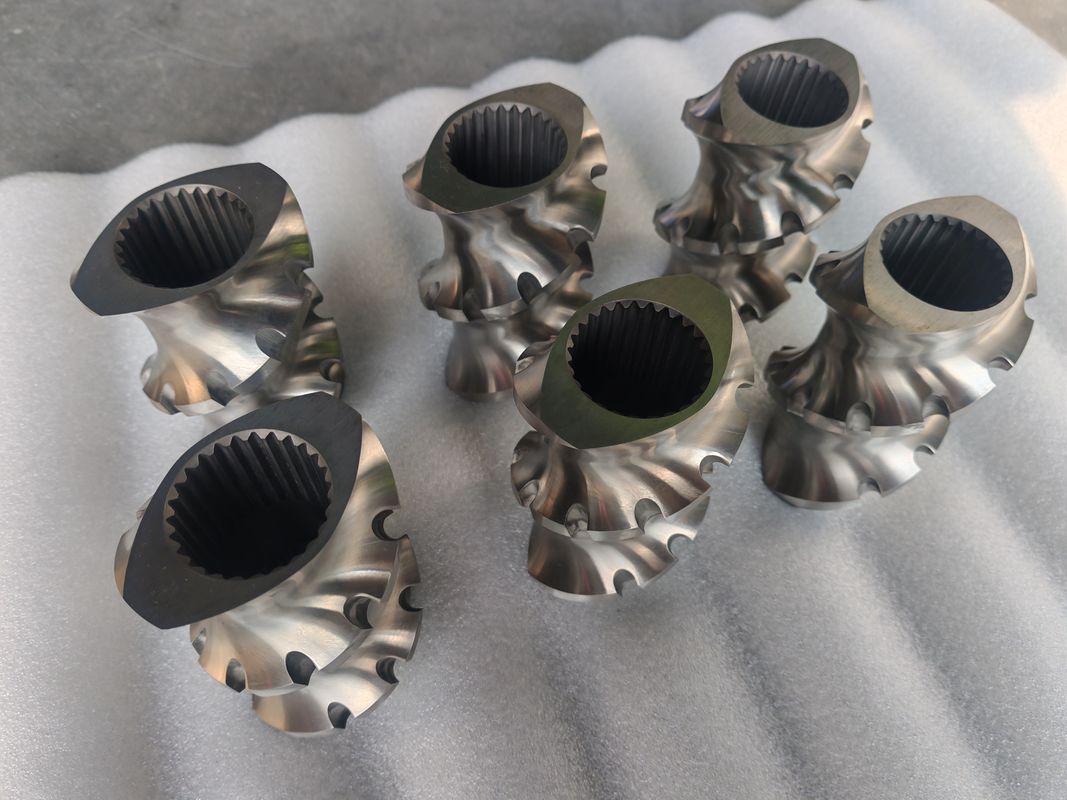 ट्विन स्क्रू एक्सट्रूडर मशीन बेहतर मिश्रण और सटीक परिणामों के लिए स्क्रू तत्वों को ले जाने